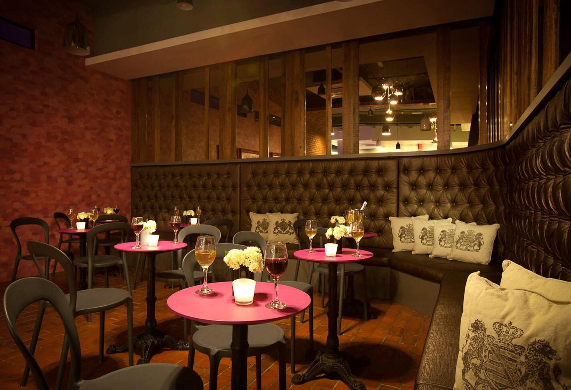 Bar/Salón the youniQ Hotel