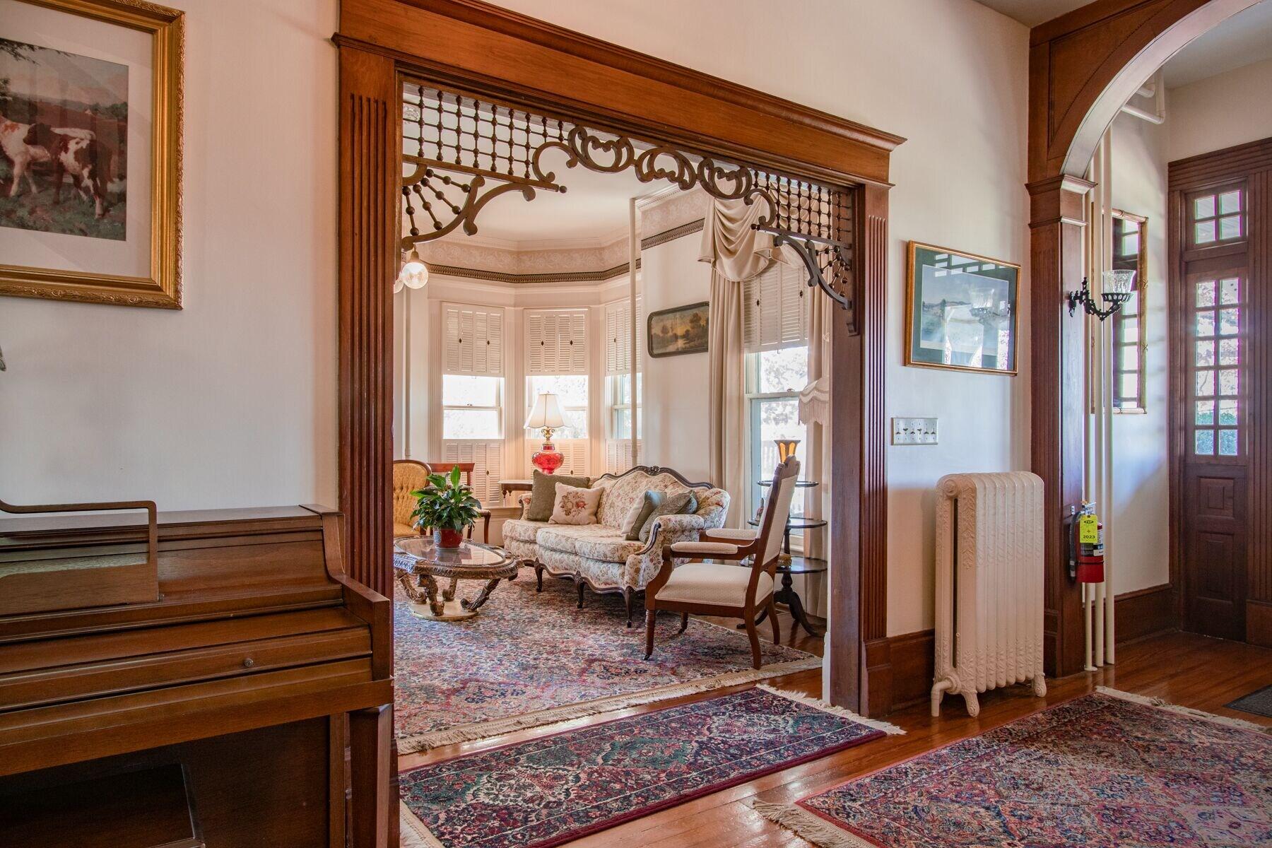 Vista Lobby The Oaks Victorian Inn