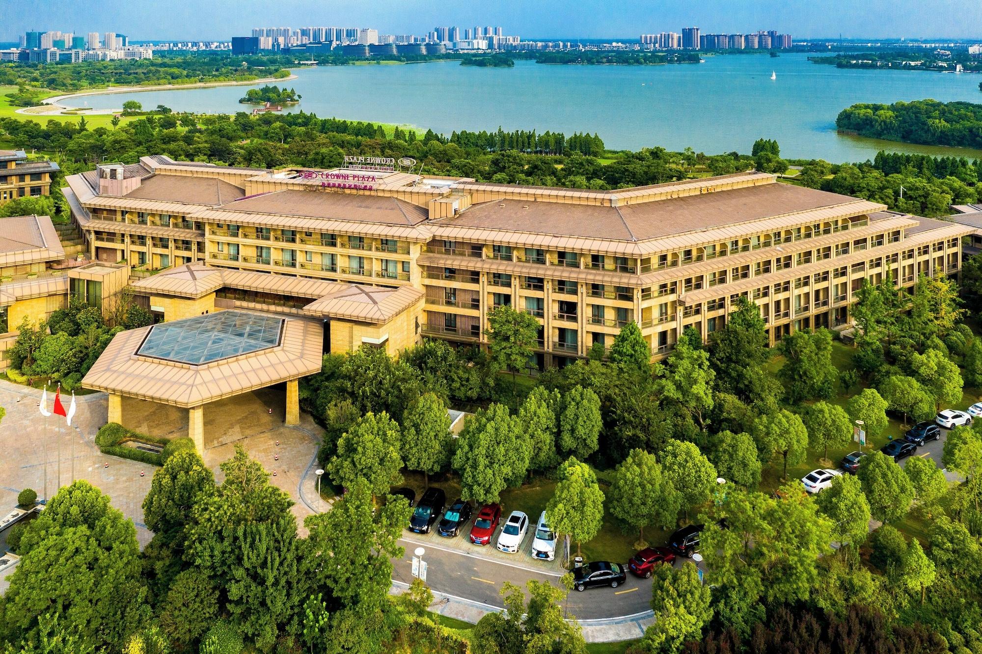 Vista Exterior Crowne Plaza Xuzhou Dalong Lake by IHG