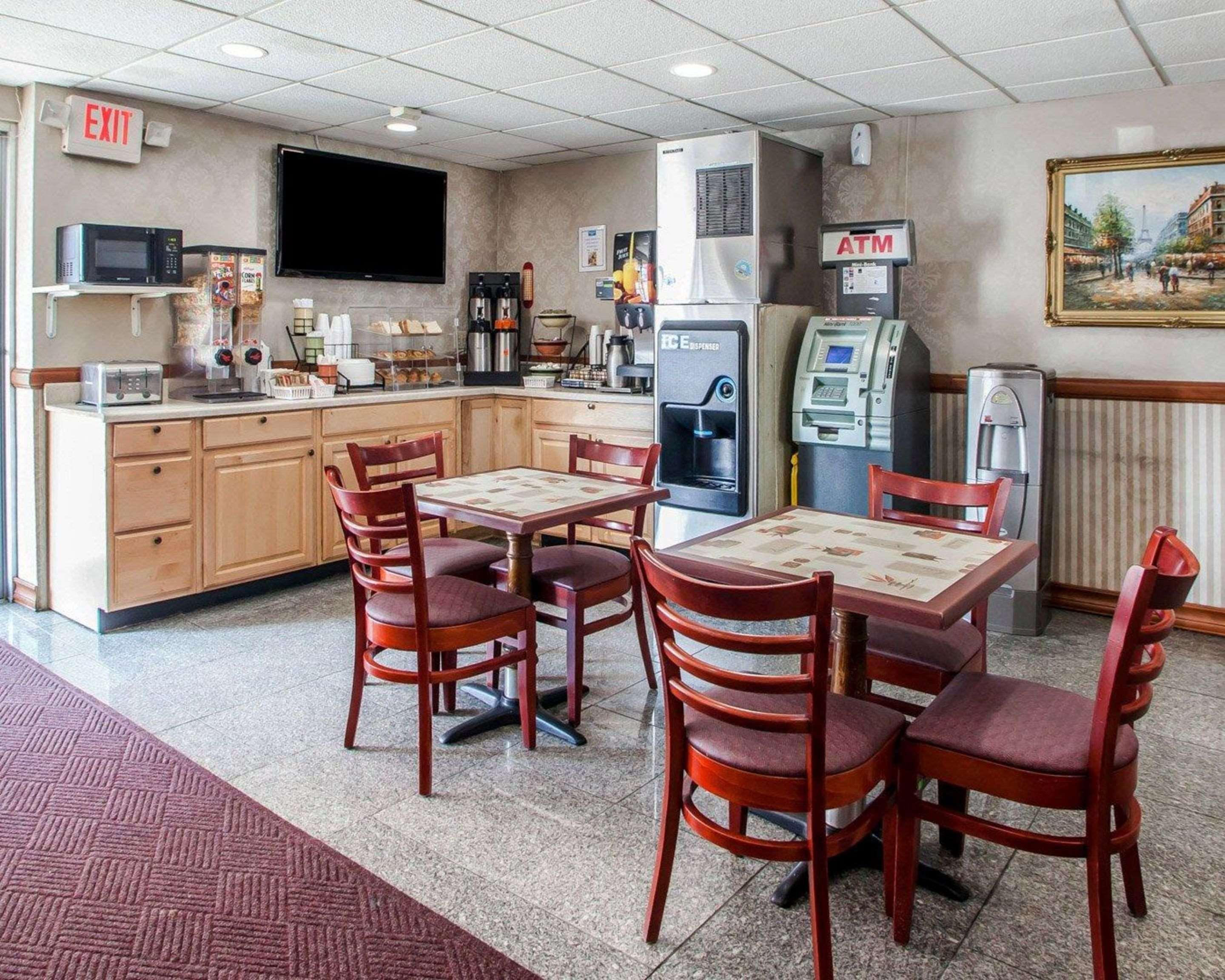Restaurant Rodeway Inn Jersey City near Hoboken