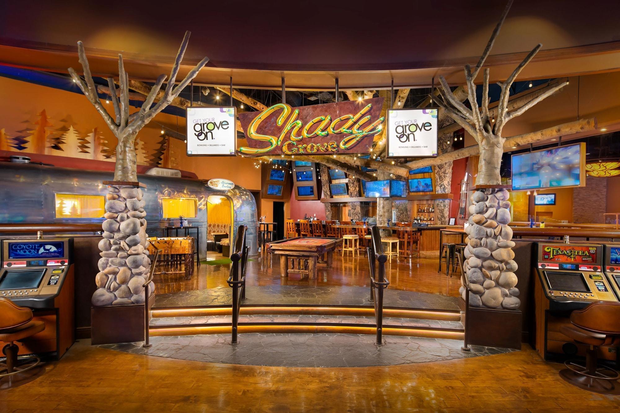 Bar/Salón Silverton Casino Lodge - Newly Renovated