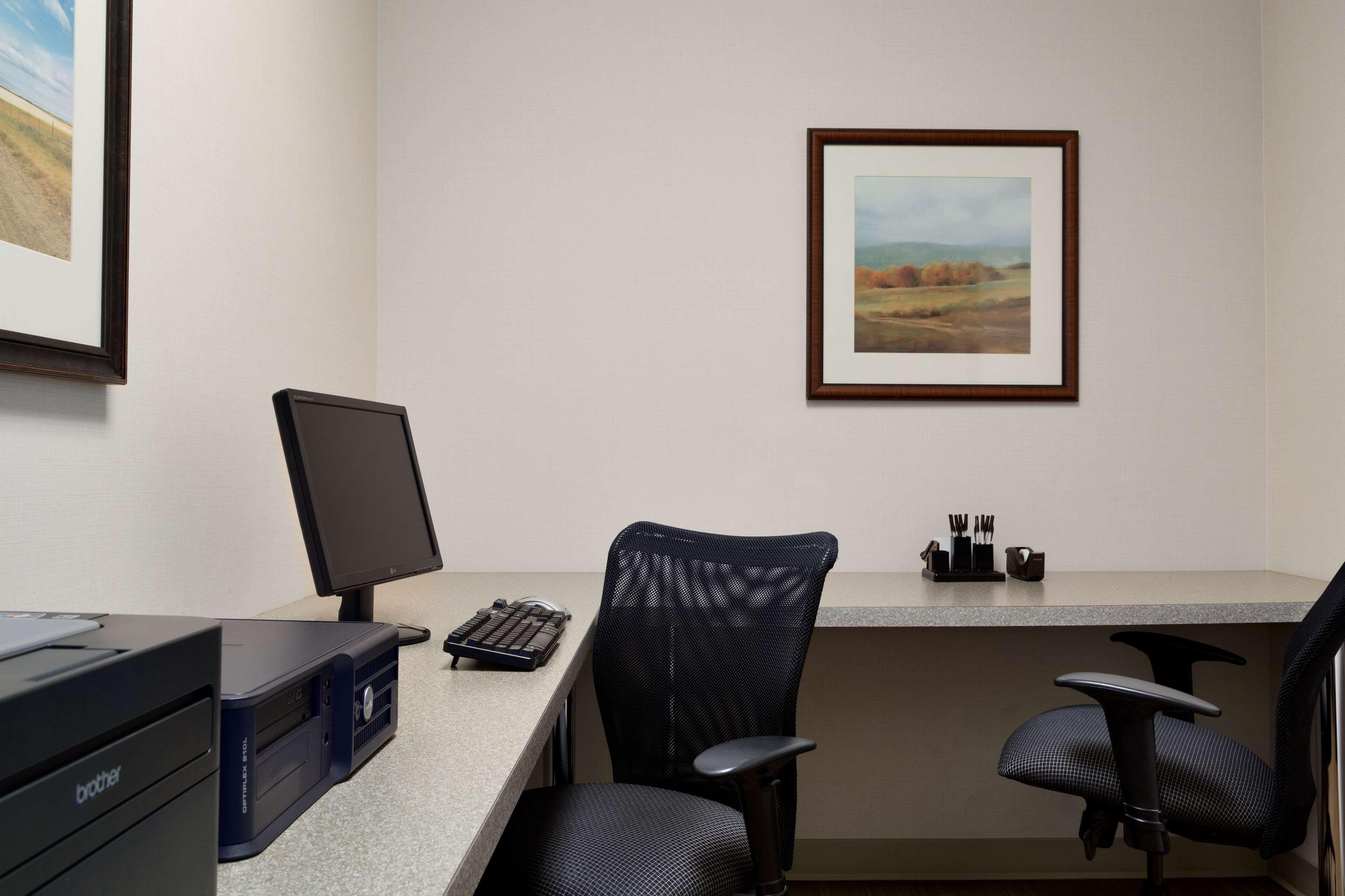 Centro de Negocios Country Inn & Suites by Radisson, Calgary-NE