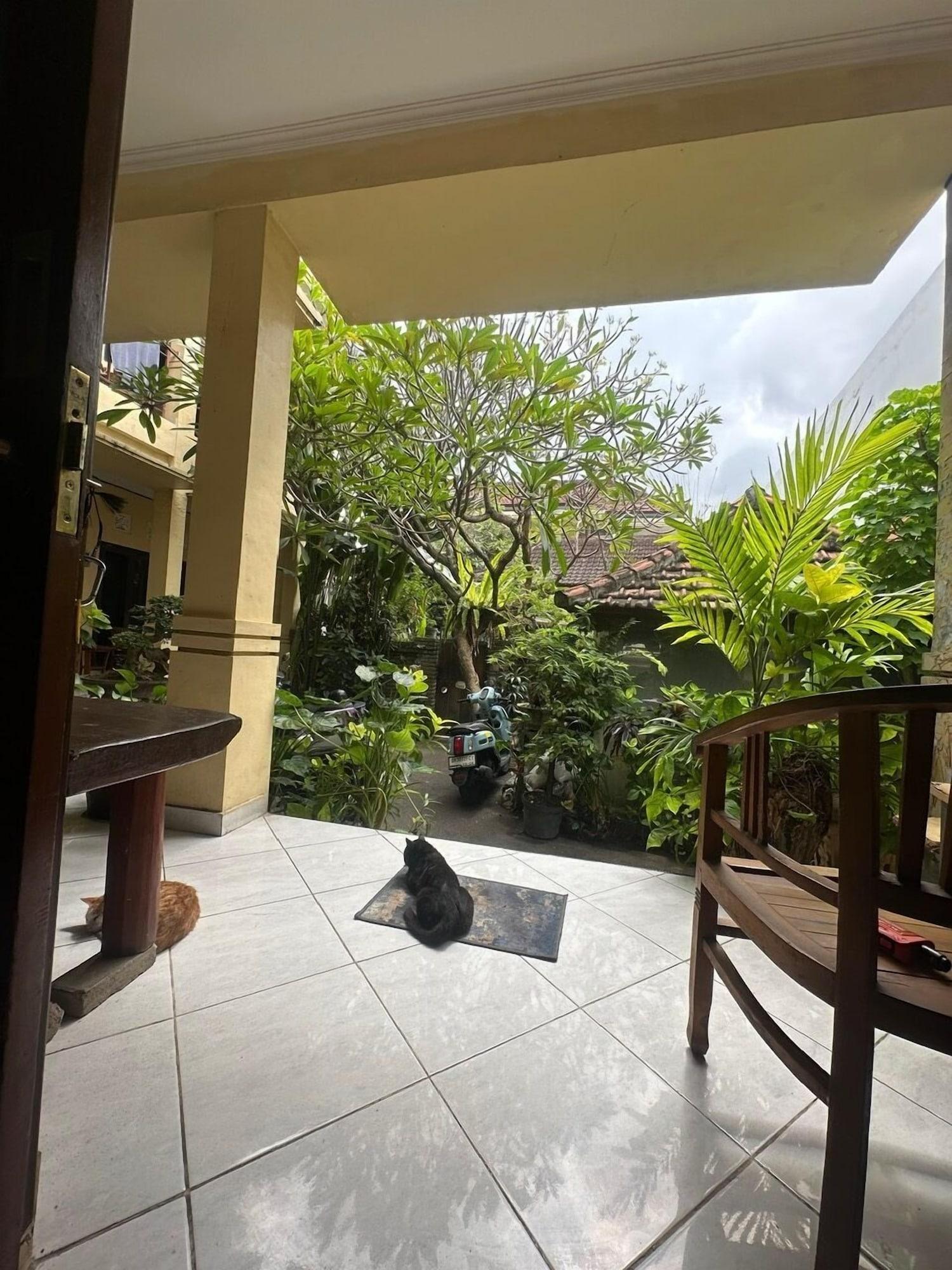 Vista Exterior Sari Buana Bed & Breakfast