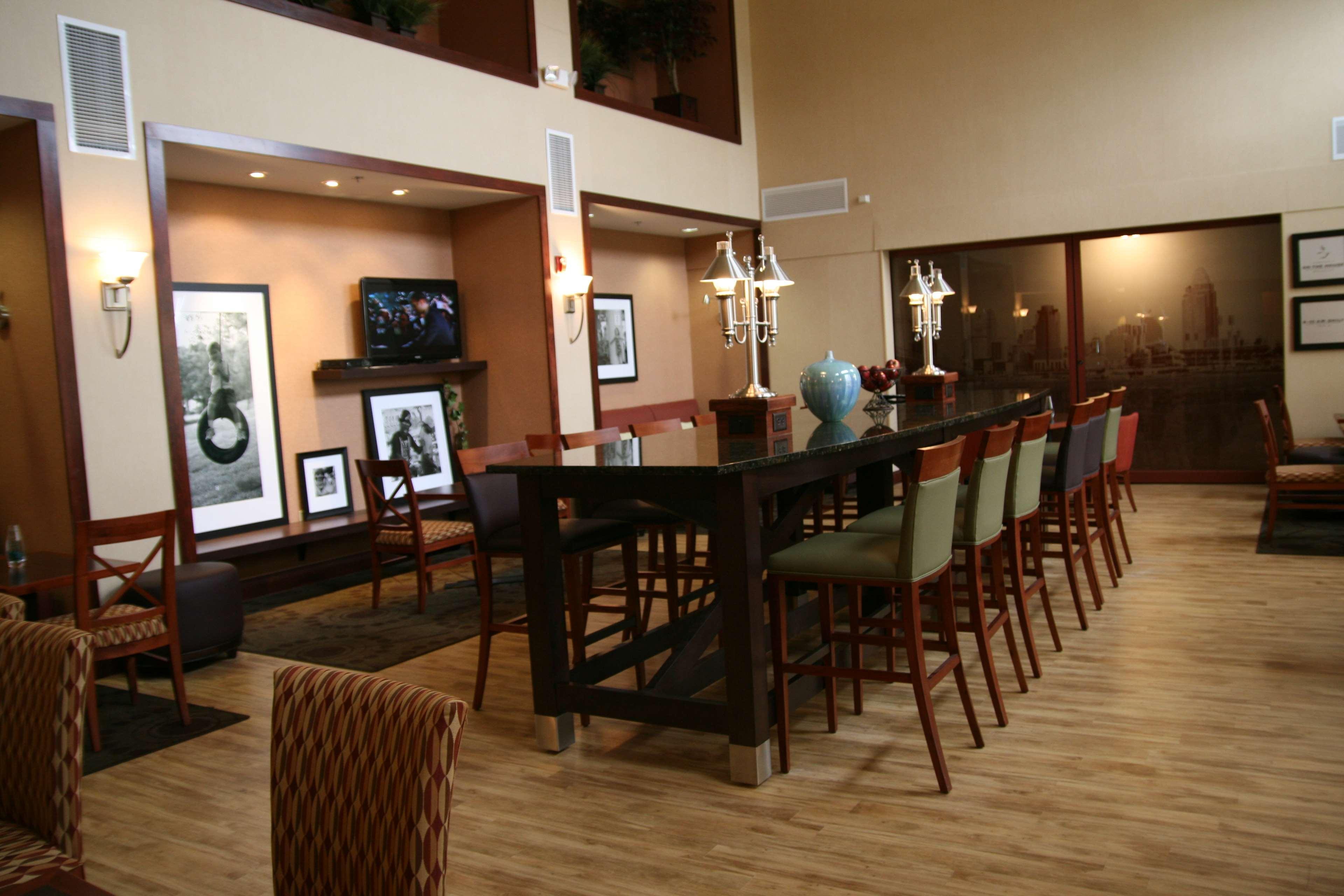 Vista Lobby Hampton Inn & Suites Wilder