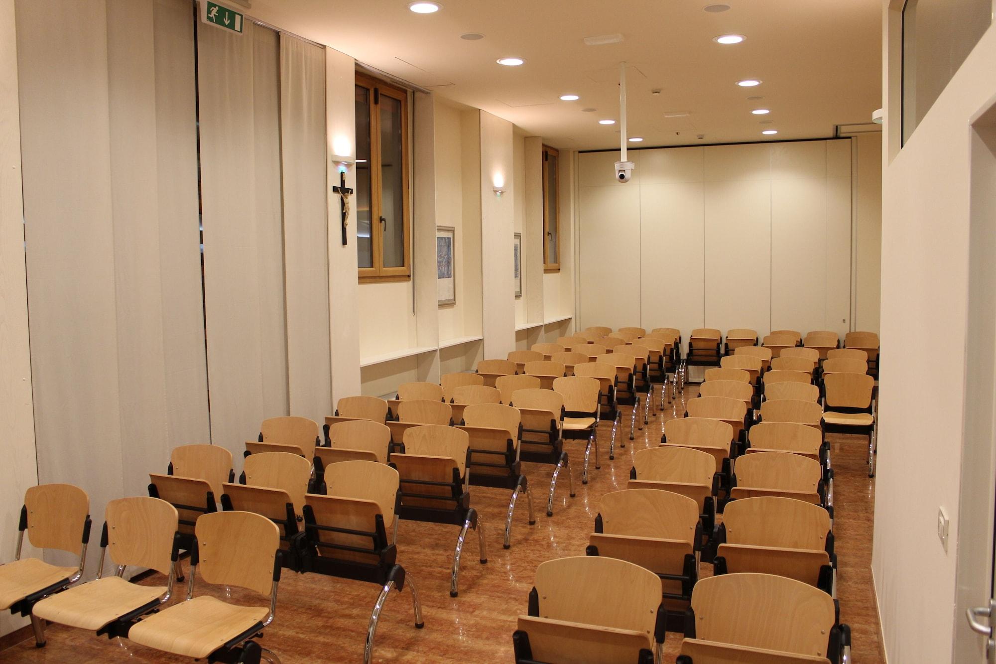 Sala de Reuniones Ospitalità San Tommaso d'Aquino