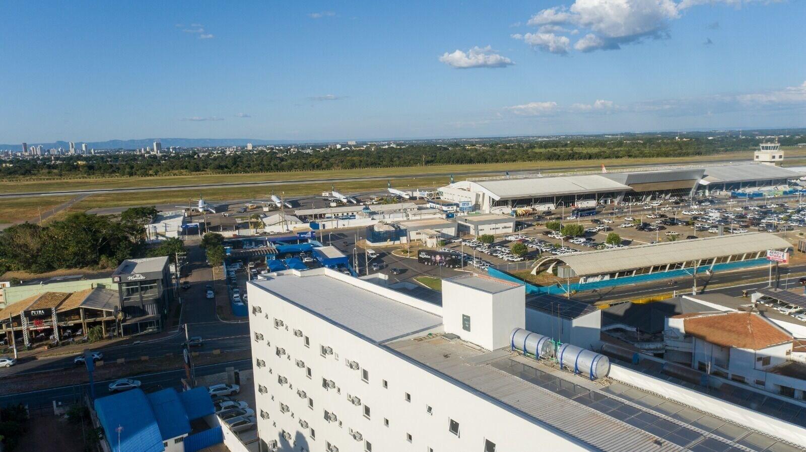 Vista da fachada Fly Hotel