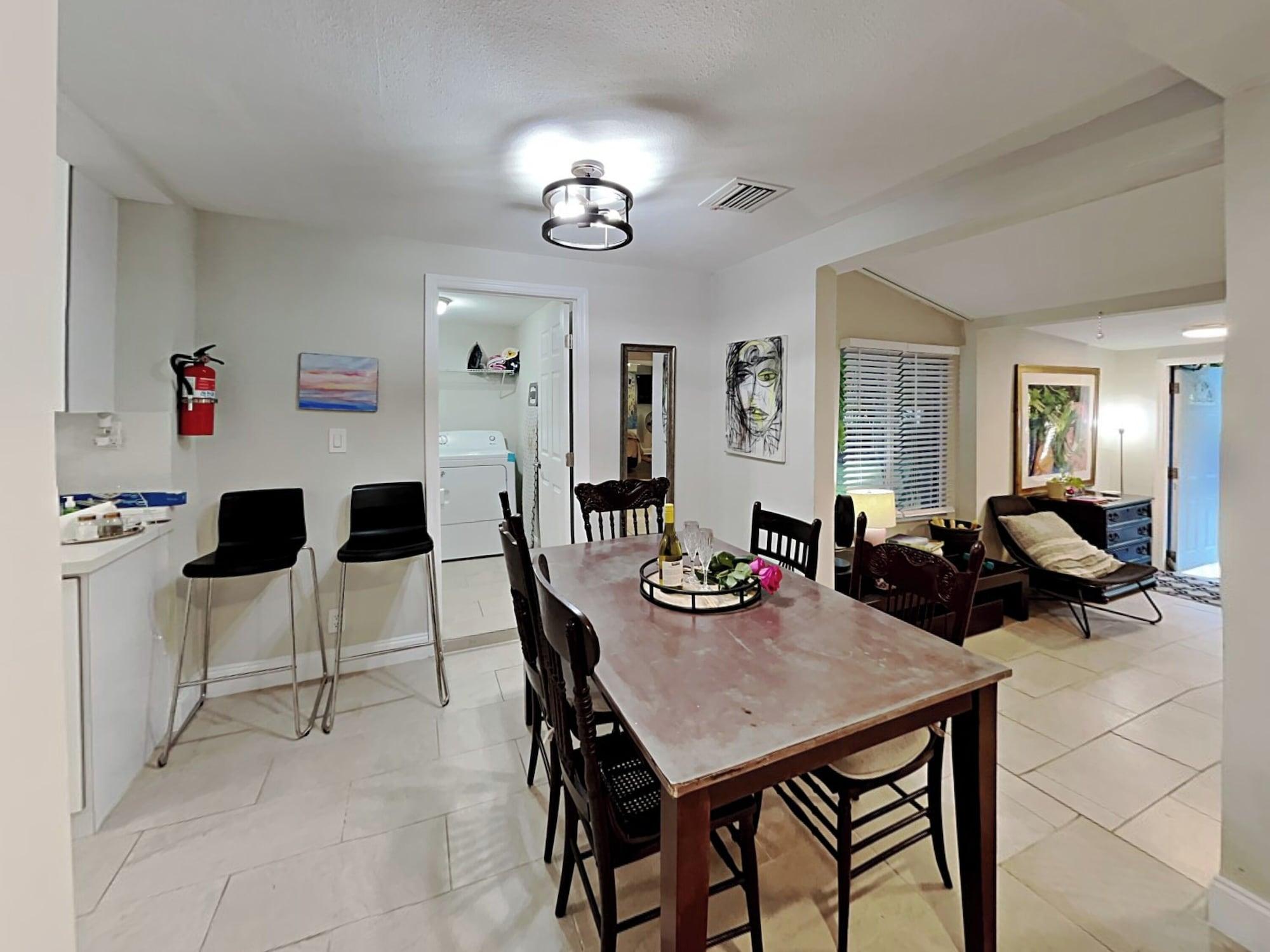 Restaurant Miami Townhouse with Patio Gazebo