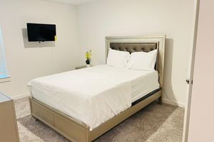 Alojamiento - Spacious 5-bedroom house in Evergreen / Pool + Family Friendly