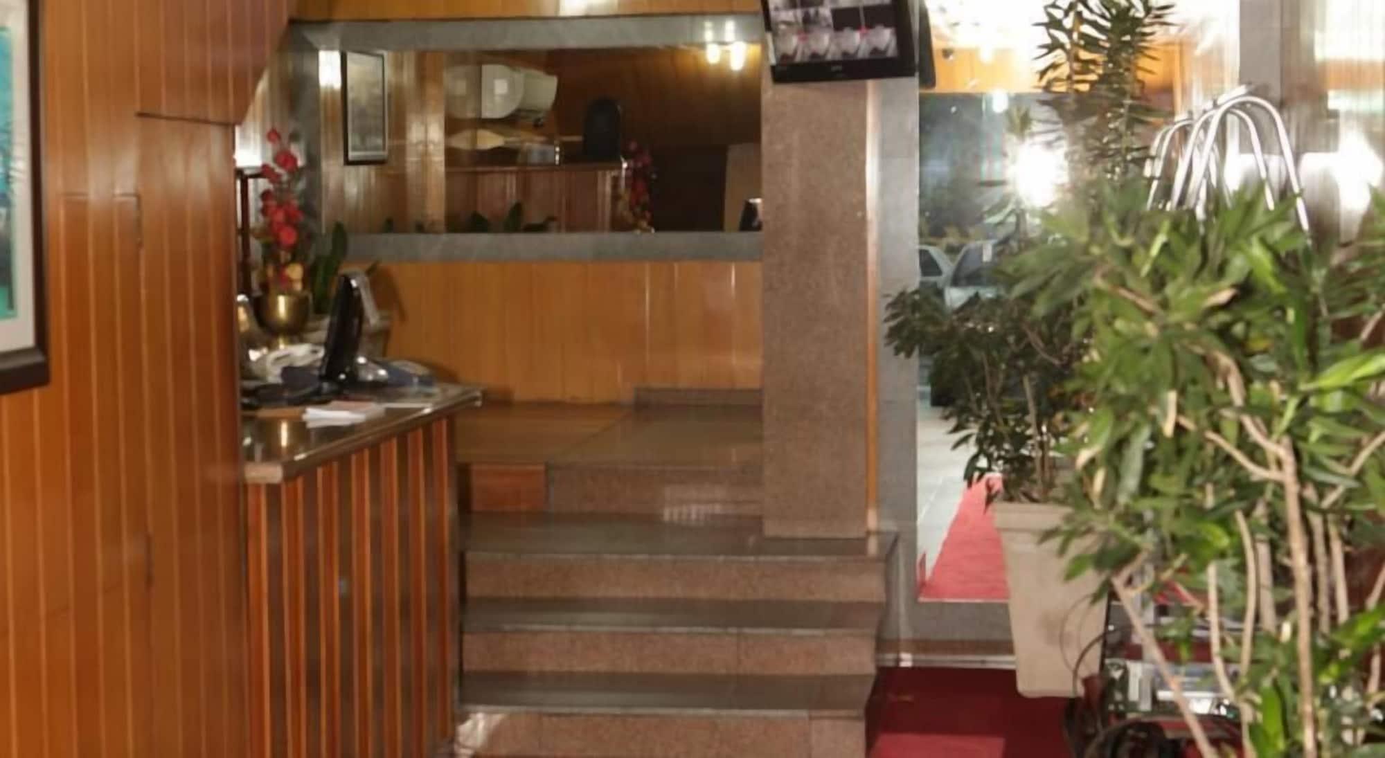 Vista Lobby Stratus Centro Hotel