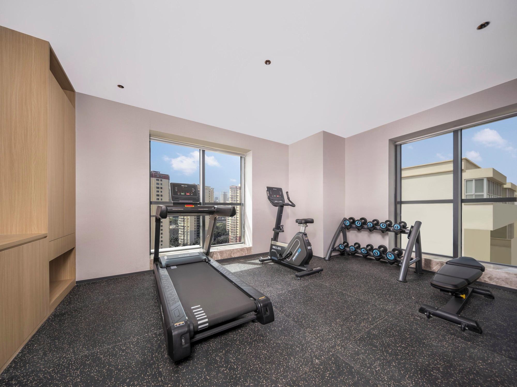 Gimnasio Holiday Inn Express Aksu by IHG
