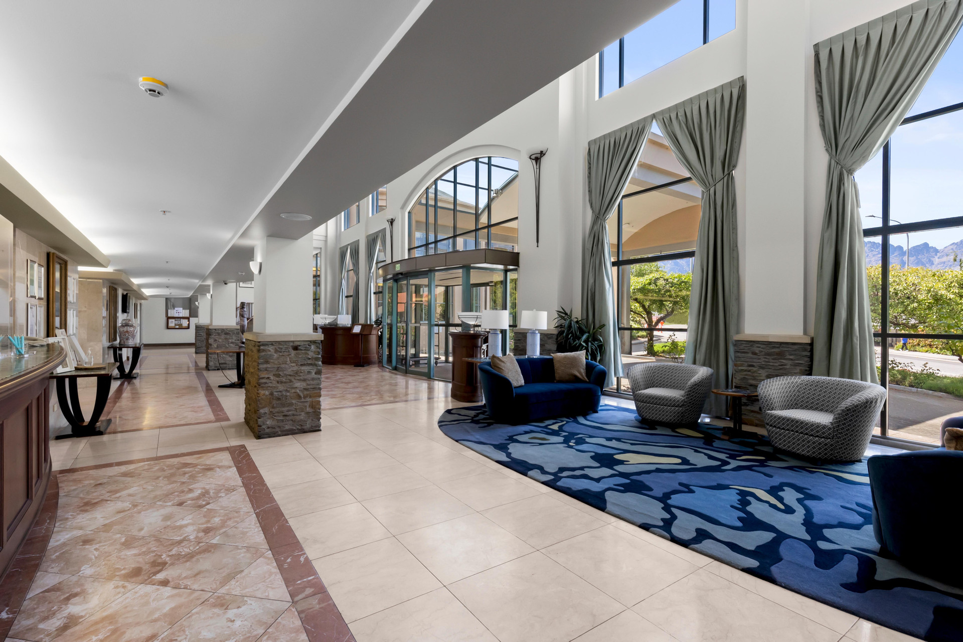 Vista Lobby Millennium Hotel Queenstown