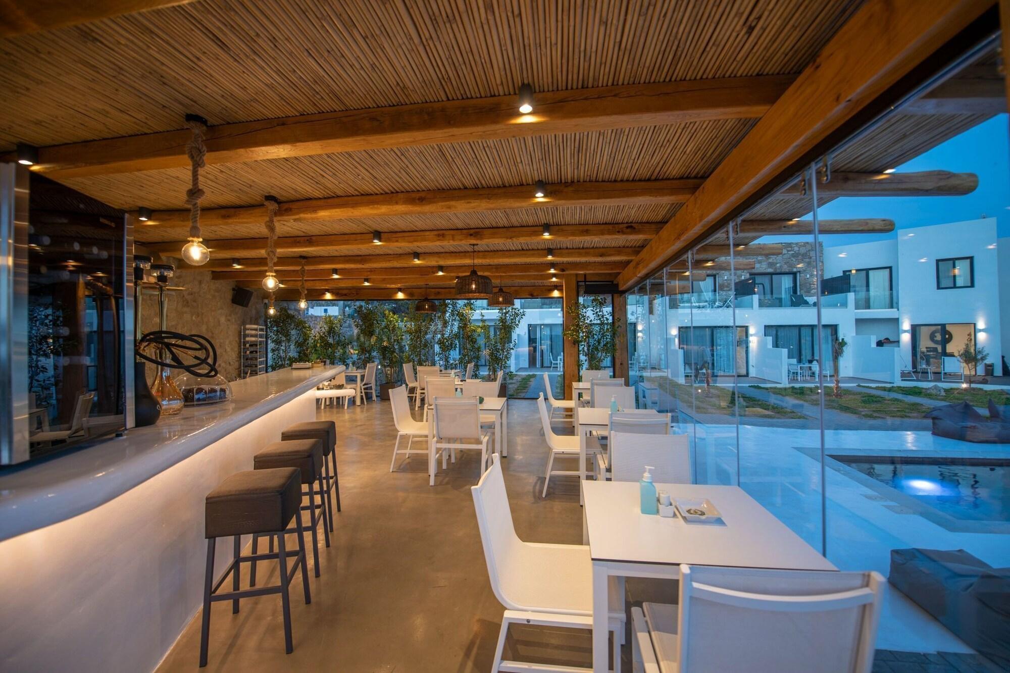 Bar/Salón Bianco A Nero