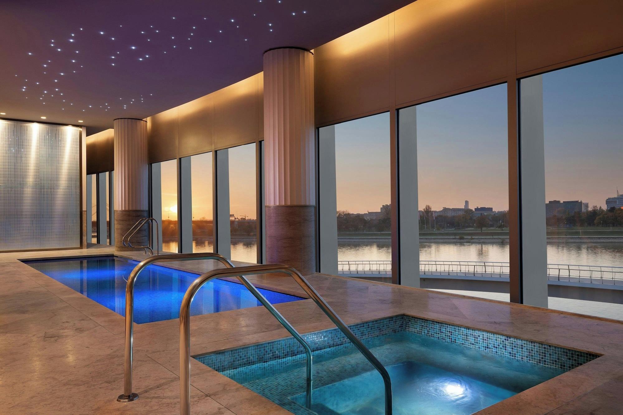 Vista Piscina The St. Regis Belgrade