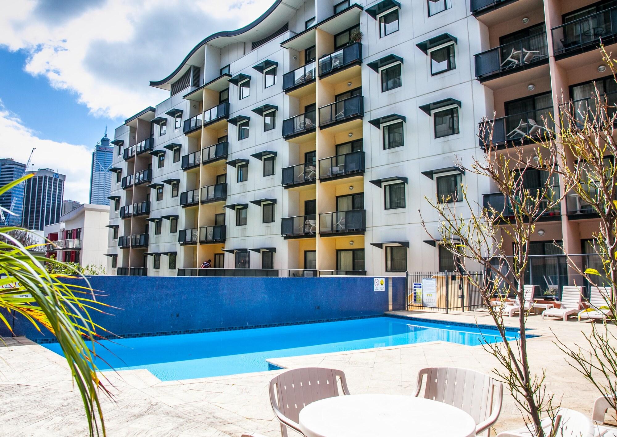 Vista Piscina Apartments on Mounts Bay