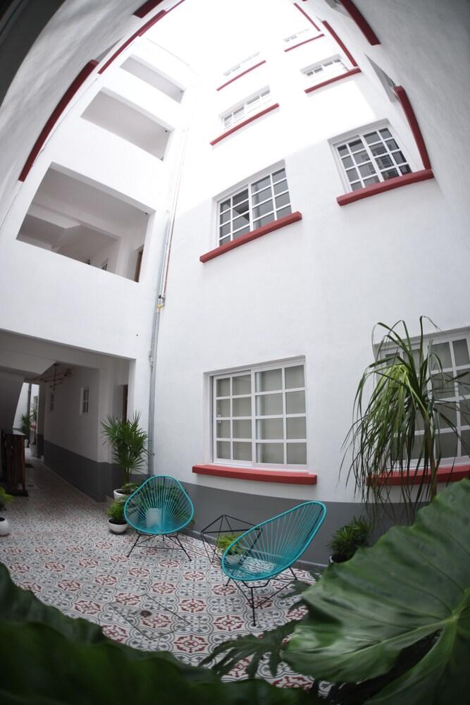 Hotel OM 686 Urban Lofts