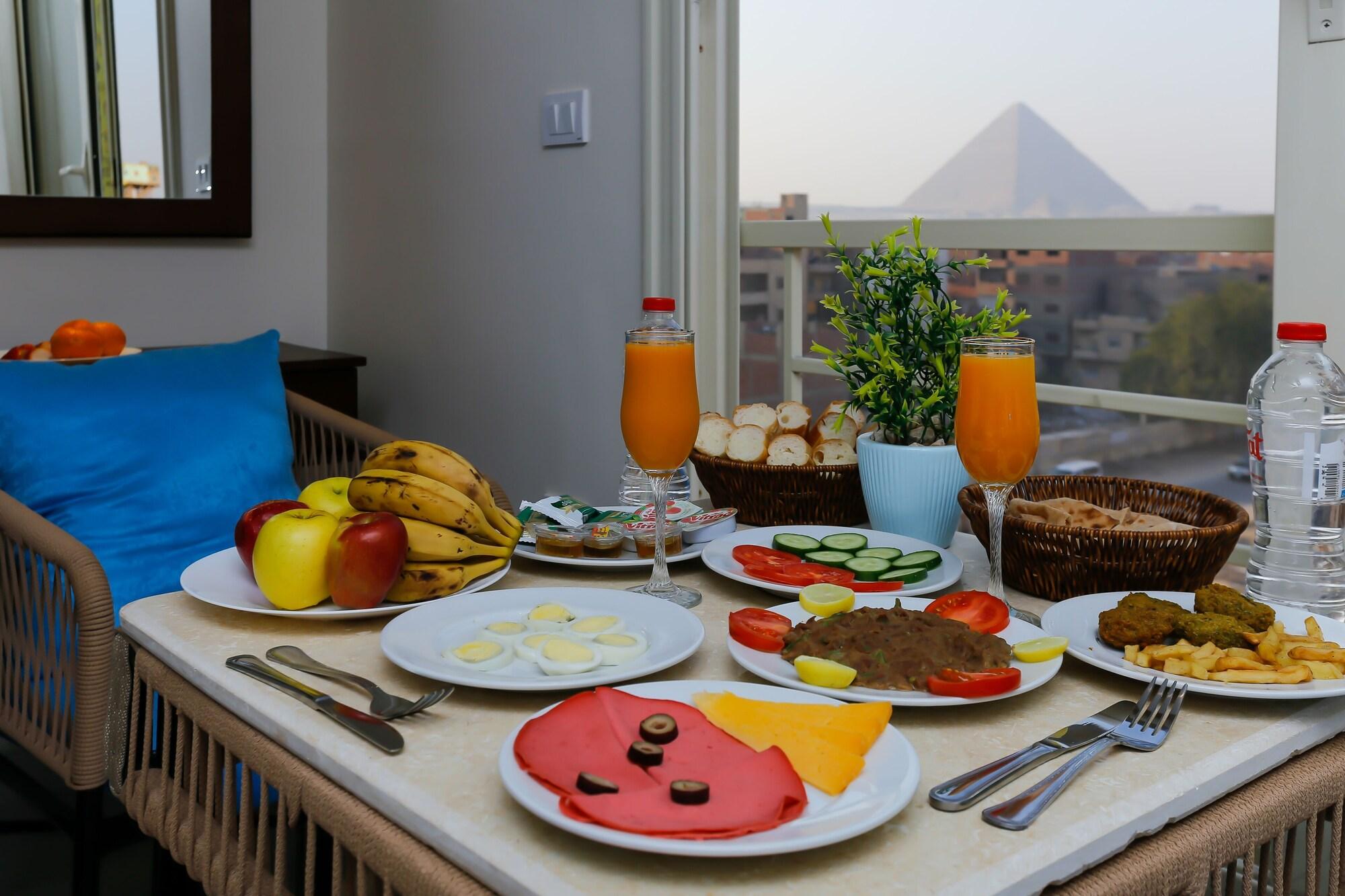 Restaurant Diamonds Pyramids View INN