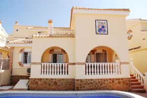 Alquiler Vacacional - Villa with Private Pool and Large Underbuild