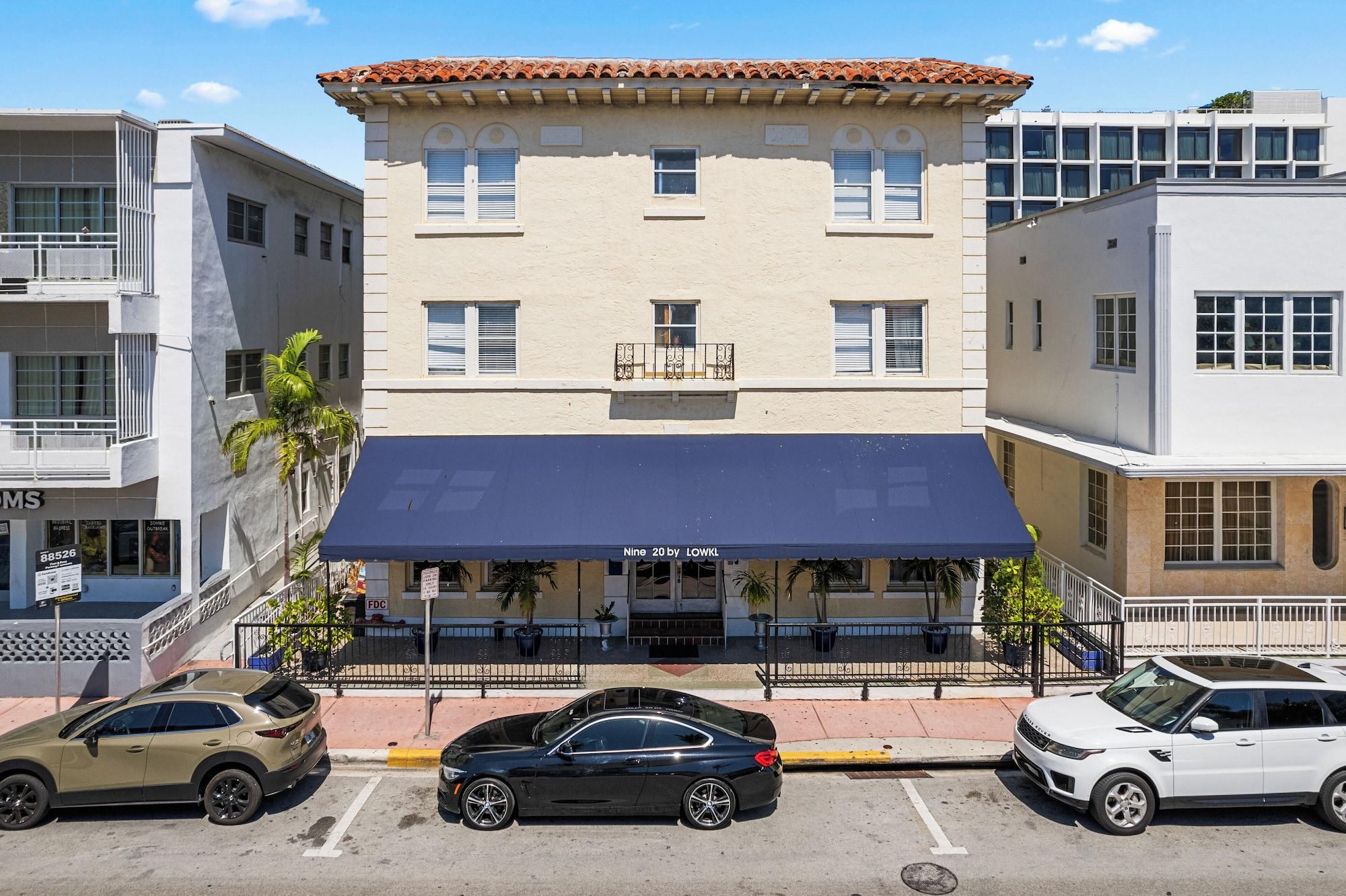 Vista Exterior Nine20 Collins Apartments by Lowkl