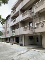 Alojamiento - Yvonne's Hotel