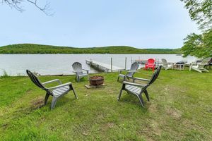 Alquiler Vacacional - Lakefront Home w/ Private Dock in Alpine!