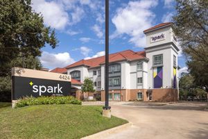 Alojamiento - Spark by Hilton Houston West Clay Road