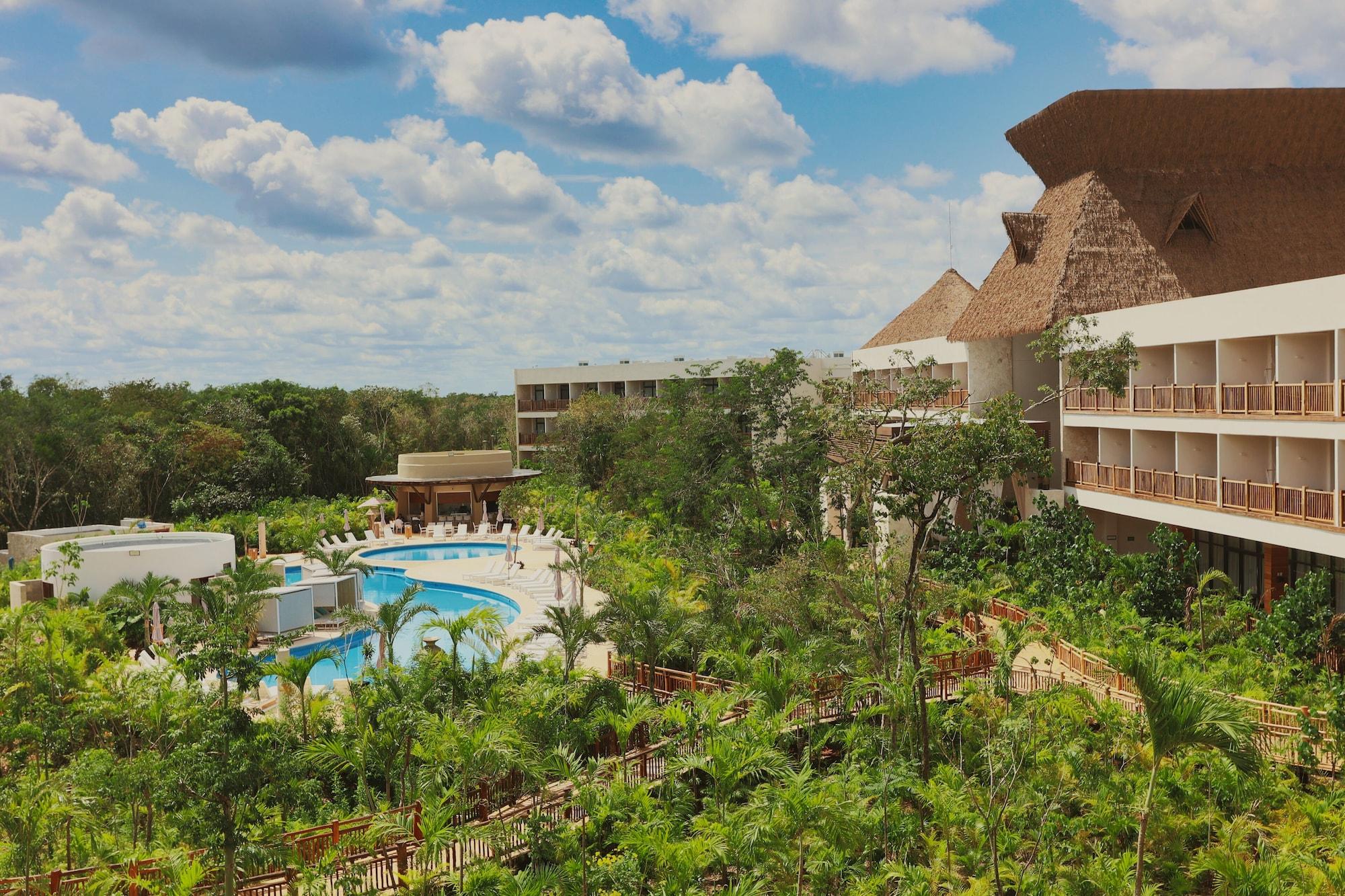 Vista Piscina Hotel Mundo Maya Chichén Itzá