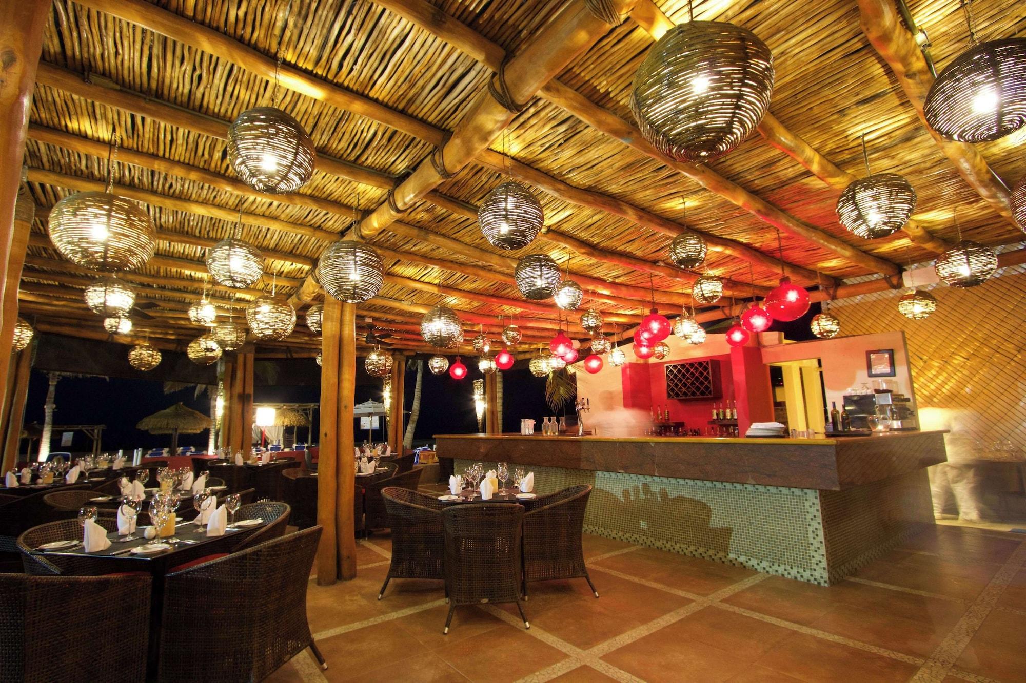 Restaurant Grand Decameron Los Cabos, A Trademark All Inclusive Resort