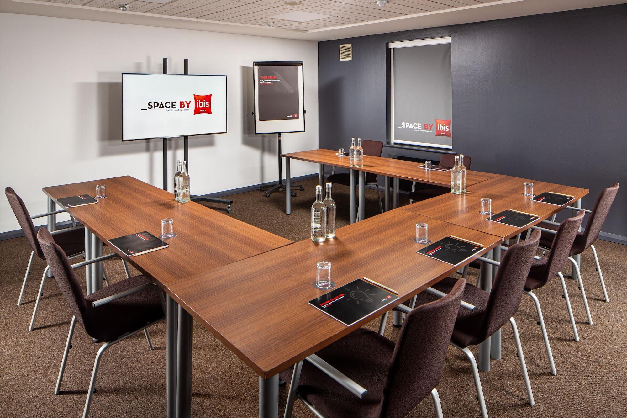 Sala de Reuniones ibis Rugby East