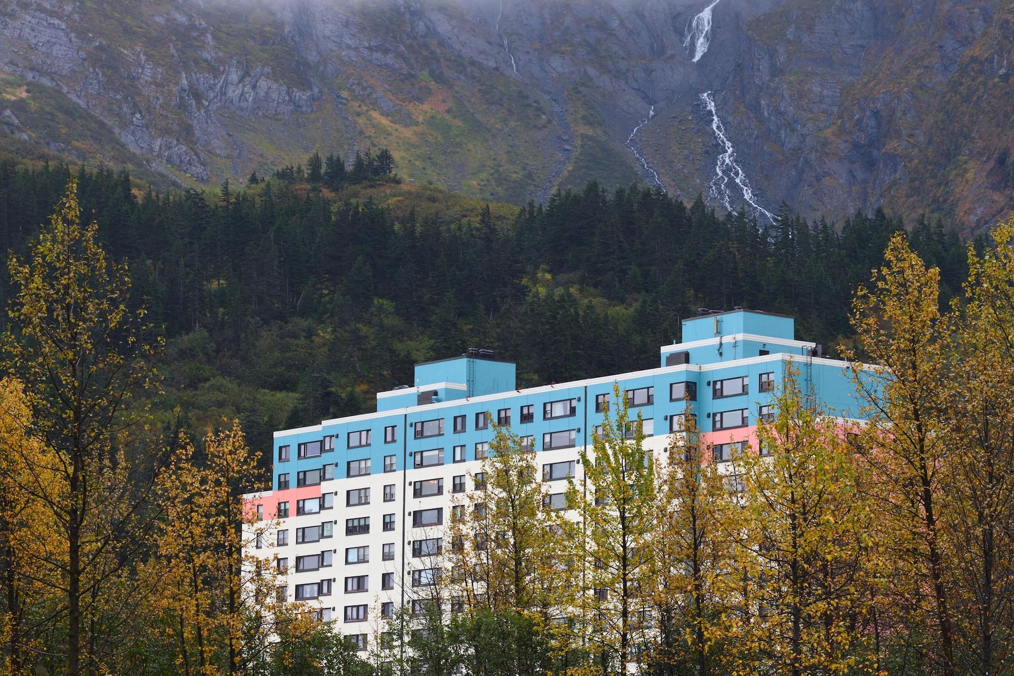 Vista Exterior Glacier View Condo Suites