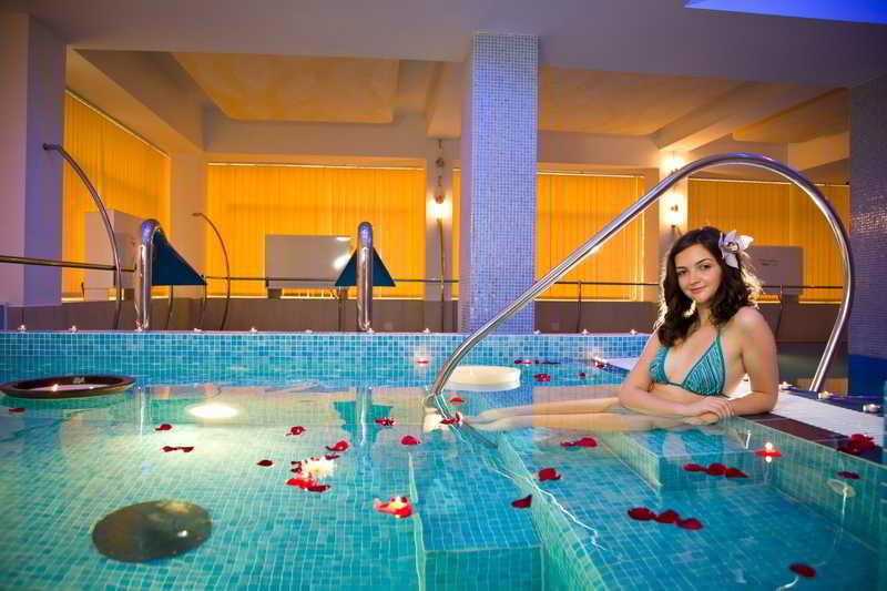 Vista Piscina Nevis Wellness & Spa
