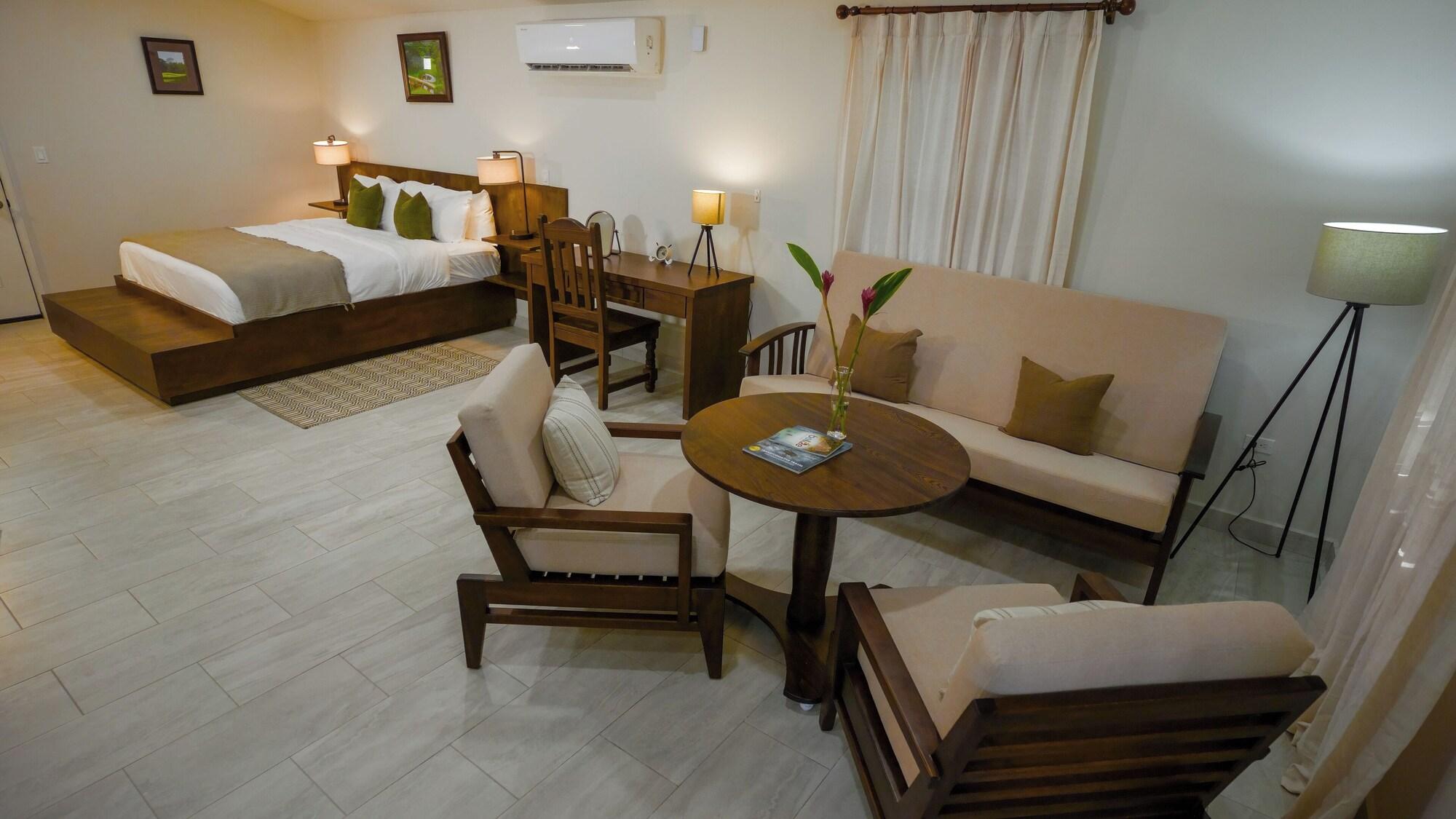 Varios Roaring River Resort