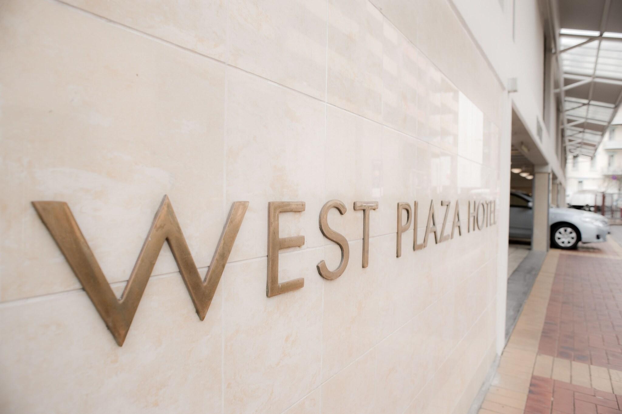Vista Exterior West Plaza Hotel