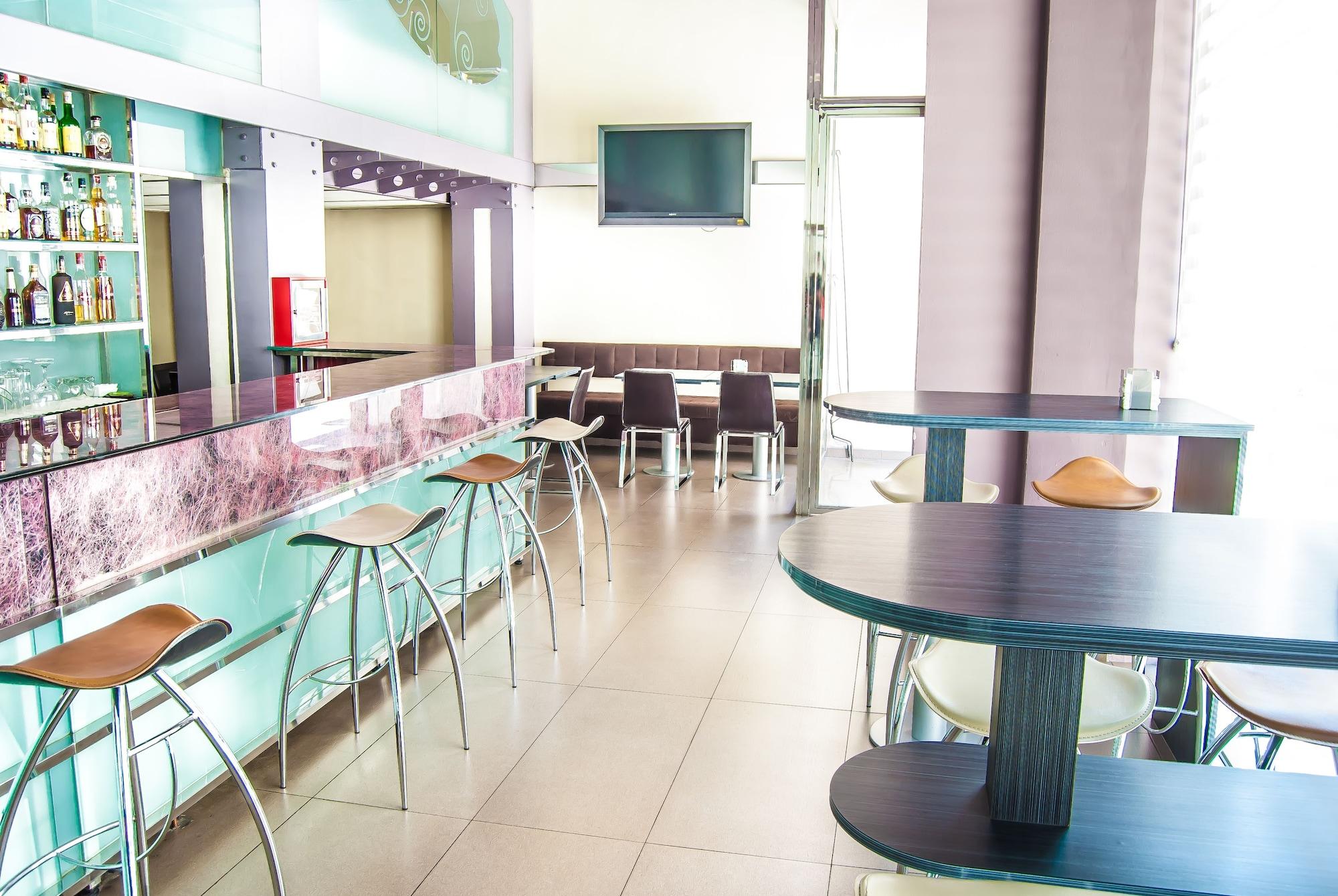 Bar/Salón Hotel Reino de Granada