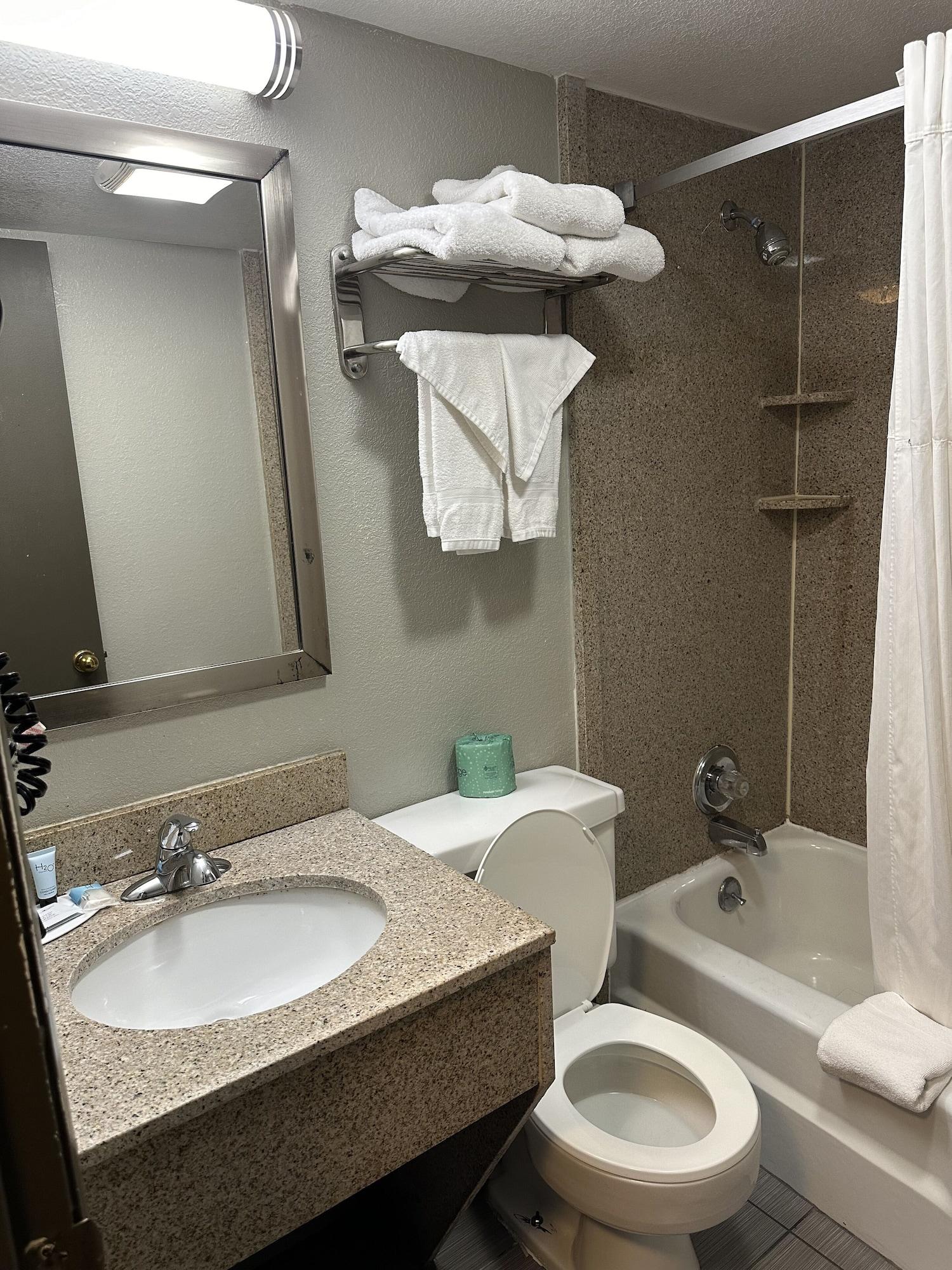 Equipamiento de Habitación Days Inn & Suites by Wyndham Downtown Gatlinburg Parkway
