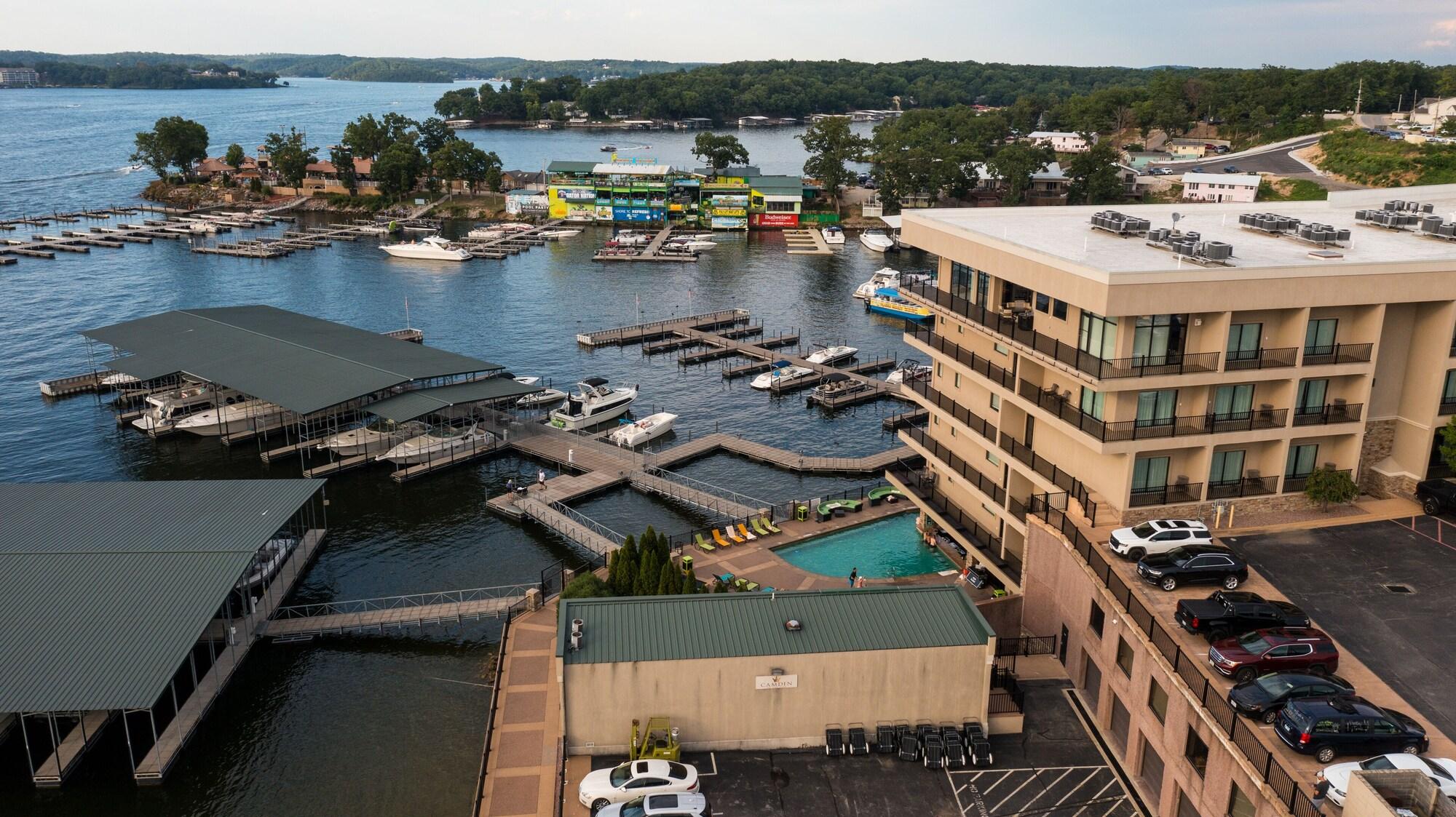 Vista Exterior Camden on the Lake Resort & Spa