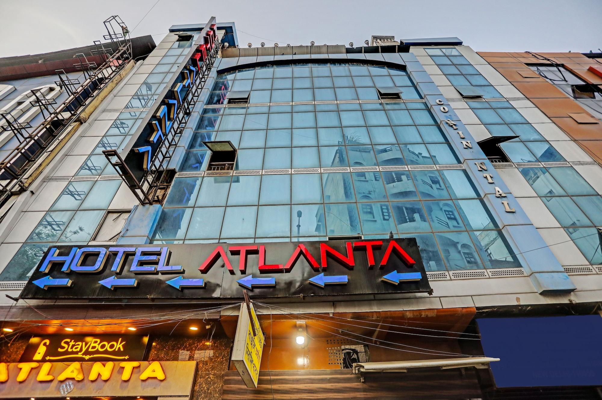 Vista Exterior Staybook Atlanta New Delhi Train Station