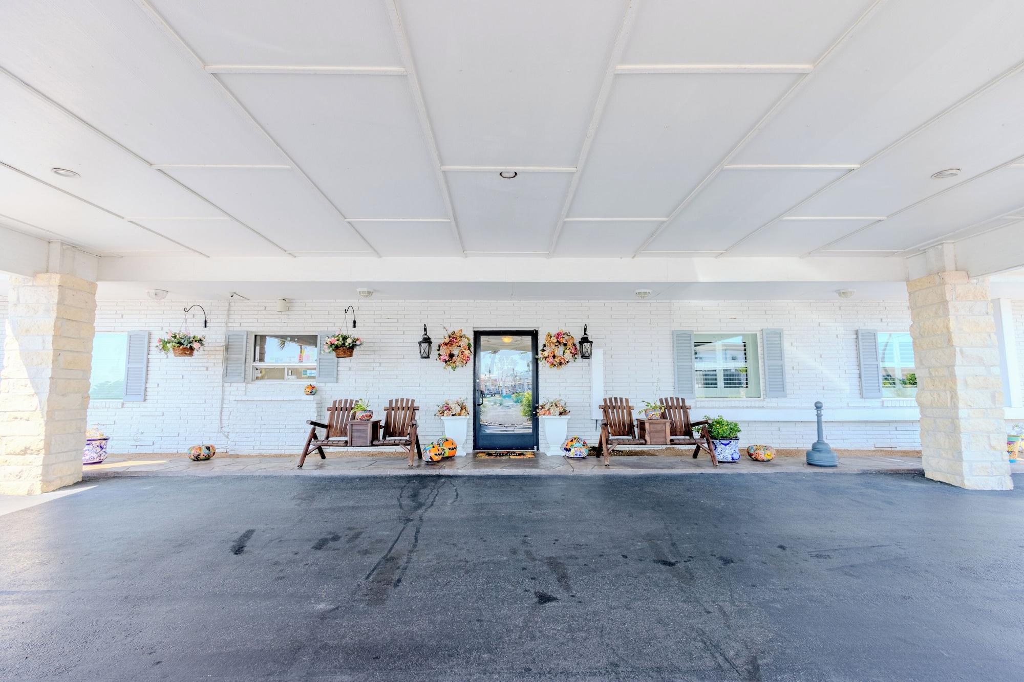 Vista Lobby Shark Reef Resort Motel & Cottages