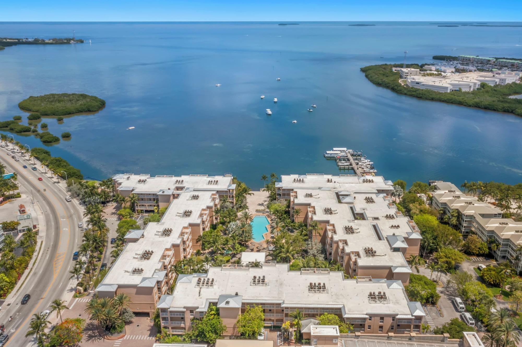 Vista Exterior Beachside Resort & Residences