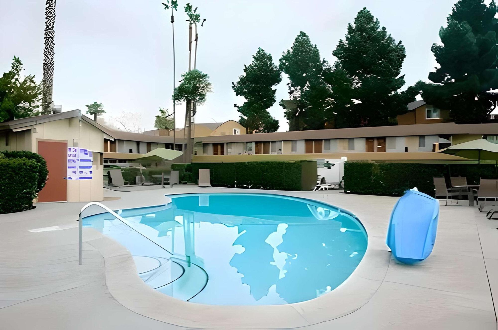 Vista Piscina Rodeway Inn