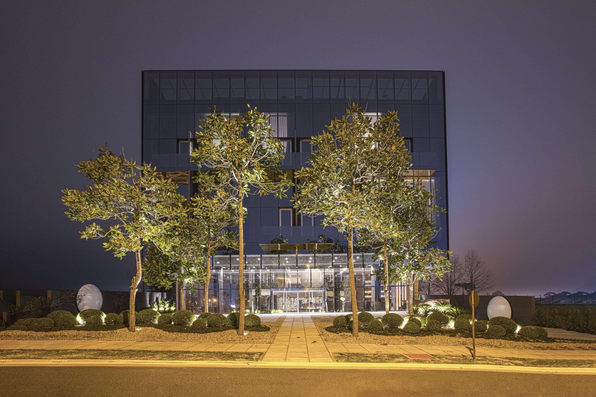 Vista Exterior Suryaa Hotel Pinhais, Curio Collection by Hilton