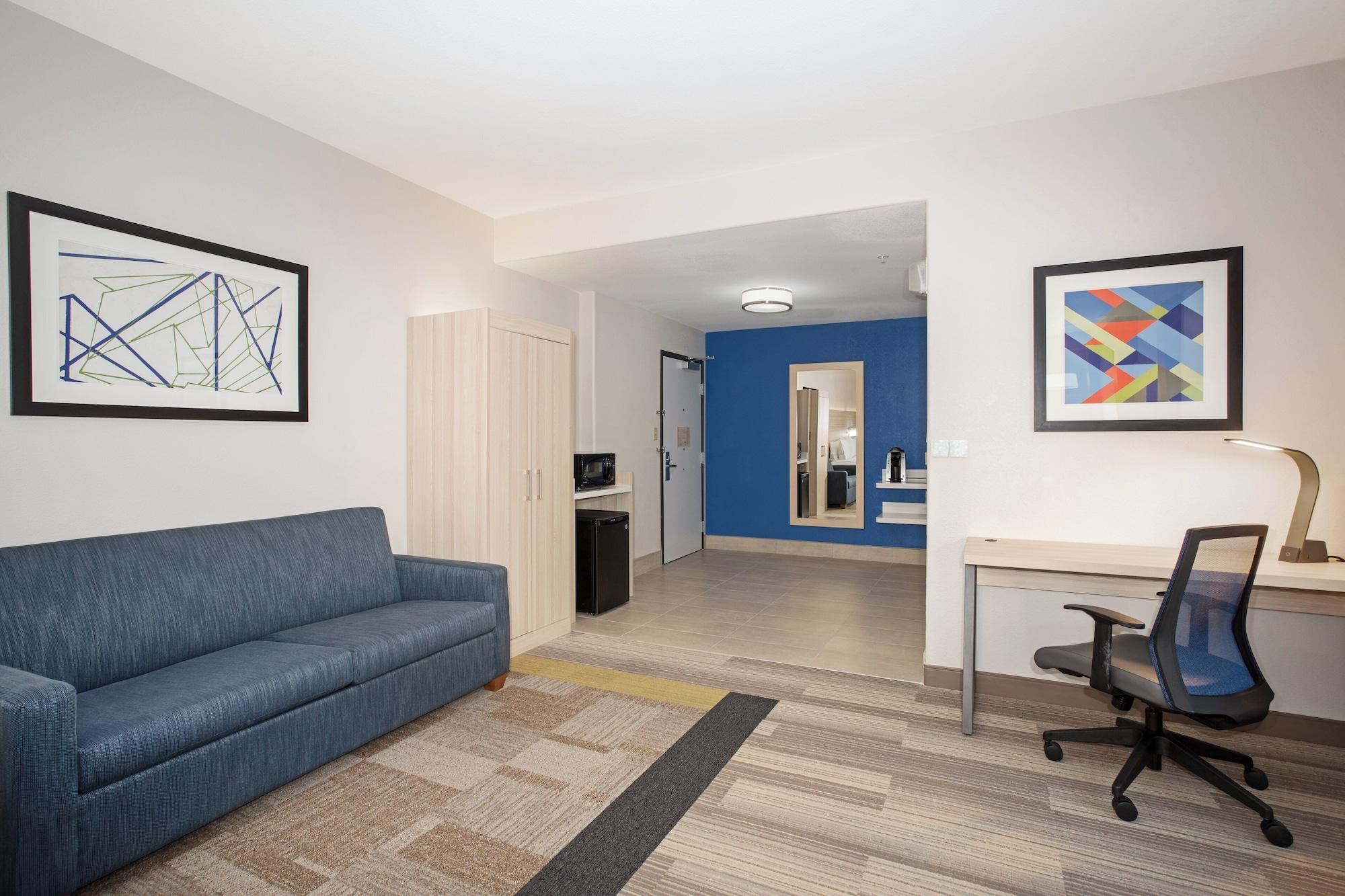Habitación Holiday Inn Express & Suites Phoenix - Glendale Sports Dist by IHG