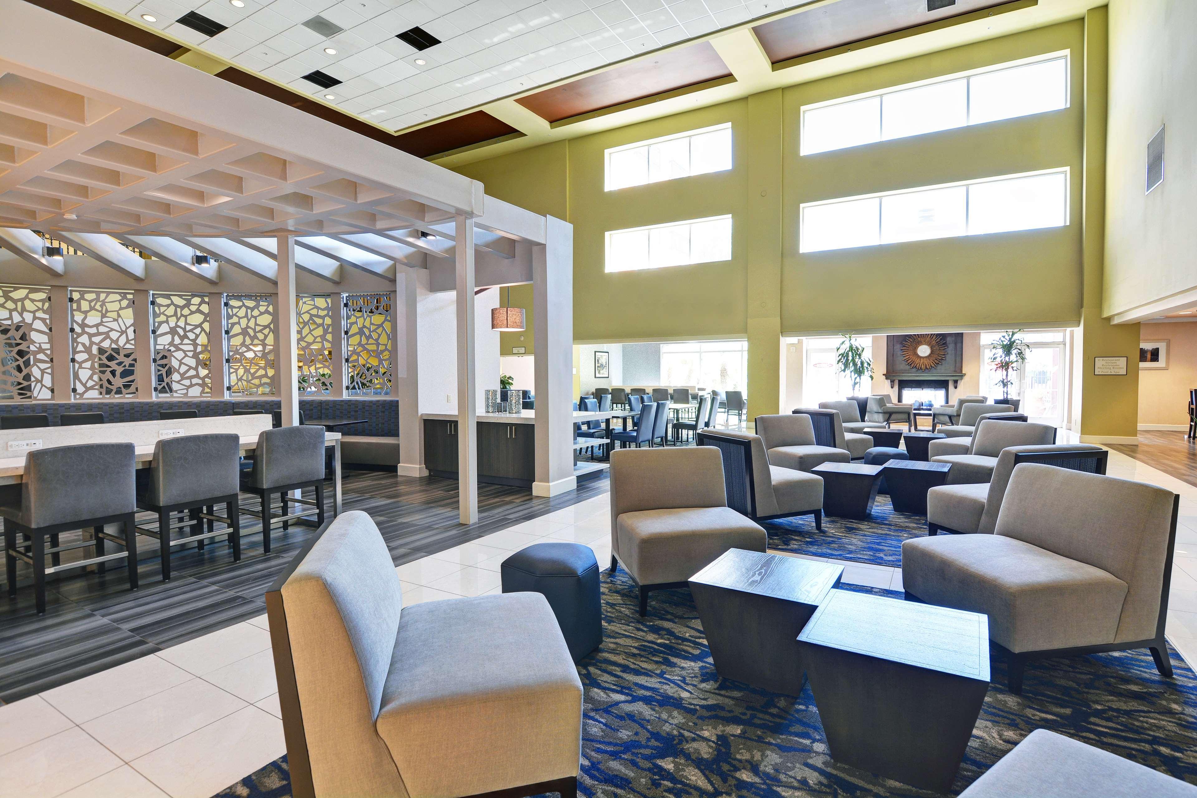 Vista Lobby Embassy Suites by Hilton Valencia