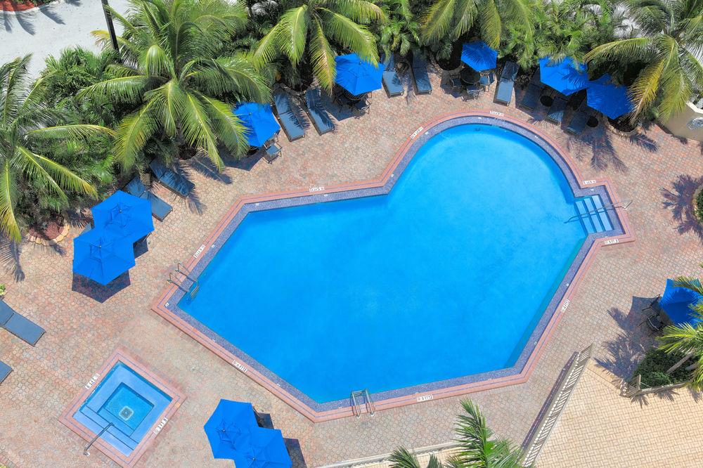 Pool view Holiday Inn Miami West - Hialeah Gardens