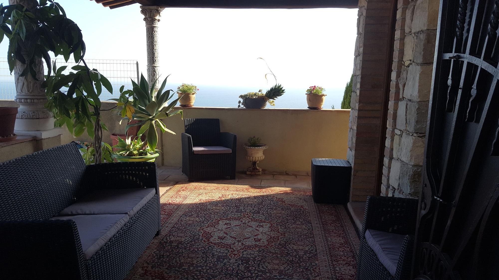 Vista Lobby Villa Azur