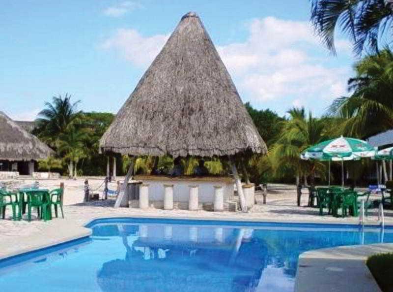 Pool view Sol CabaÃ±as del Caribe