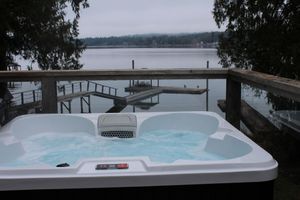 Alquiler Vacacional - Charming Cabin on Sproat  Lake Hottub /Romantic getaway for Couples