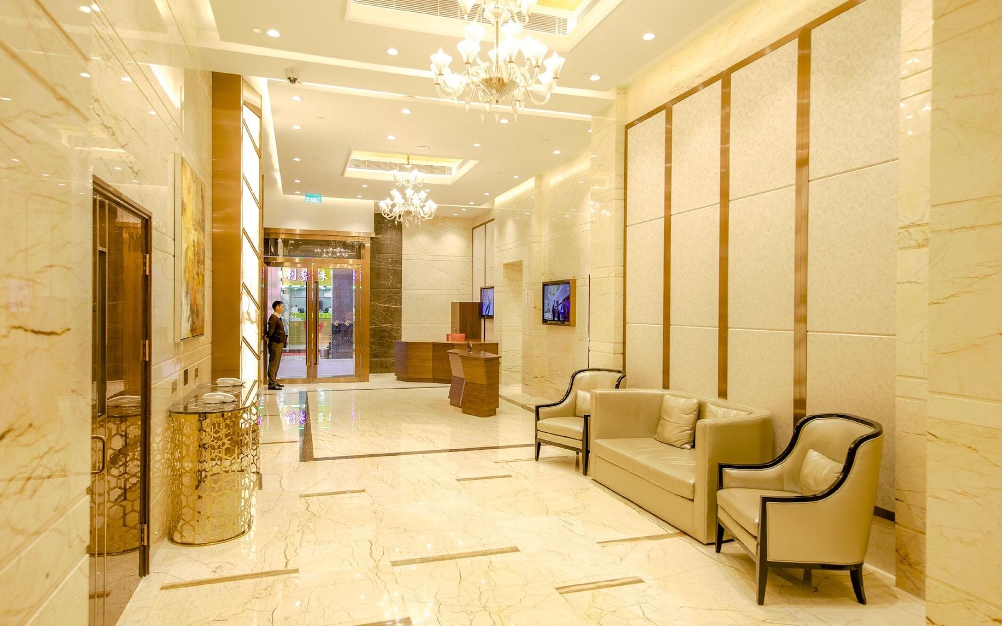 Vista Lobby Royal Dragon Hotel