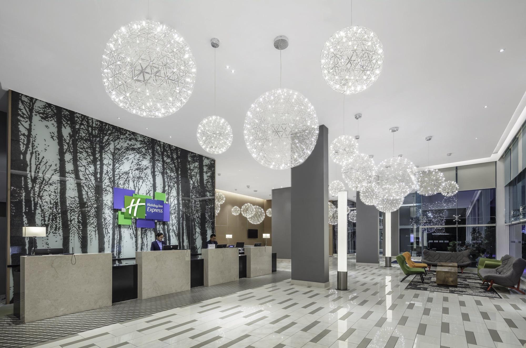 Vista Lobby Holiday Inn Express Kota Kinabalu City Centre by IHG