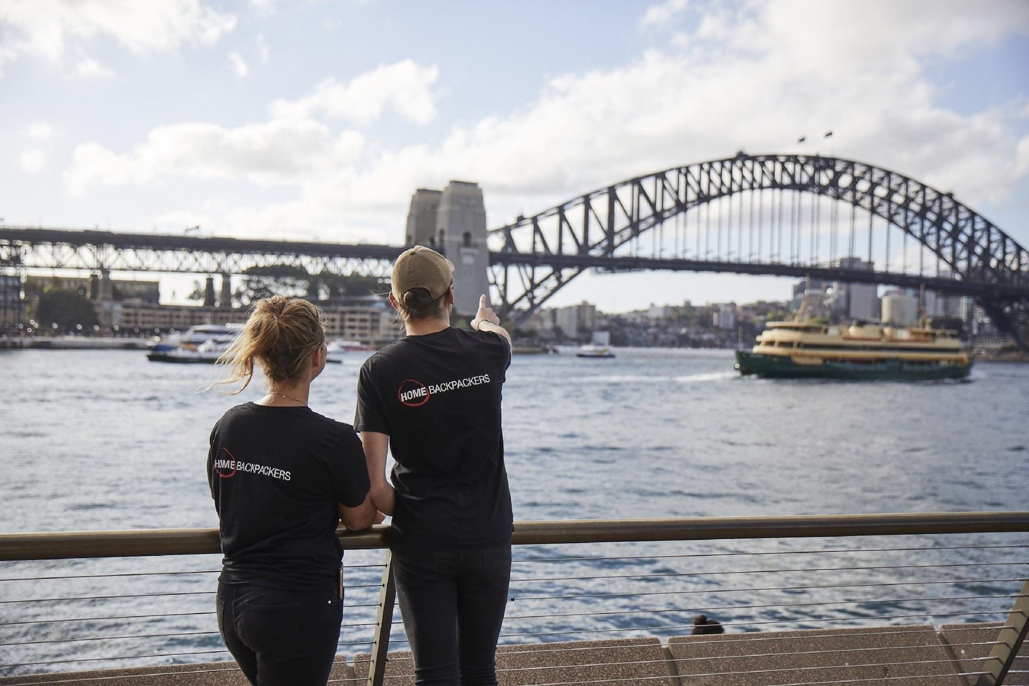 Varios Home Backpackers