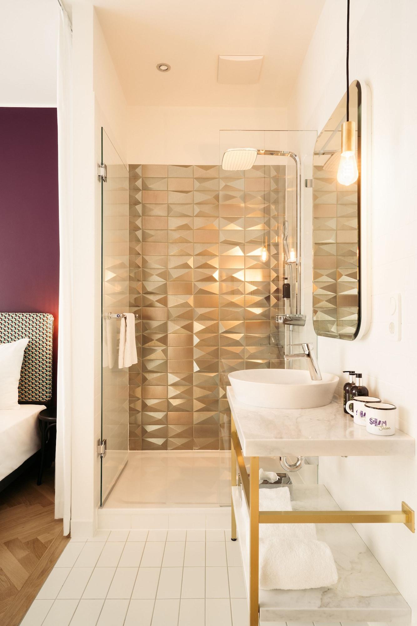 Equipamiento de Habitación Hotel Schani Salon